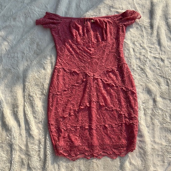 GUESS Pink Lace Off-Shoulder Midi Dress – Size Medium | Chic Party Look - Picture 1 of 5
